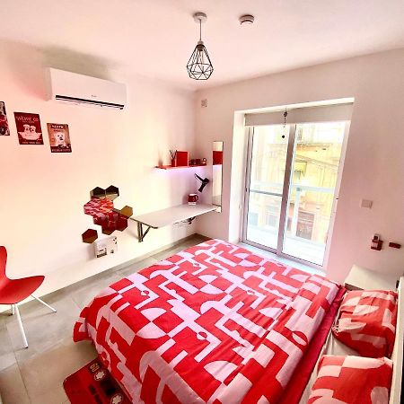 Central Private En-Suite With Balcony In Shared Residence Pietà Exterior foto