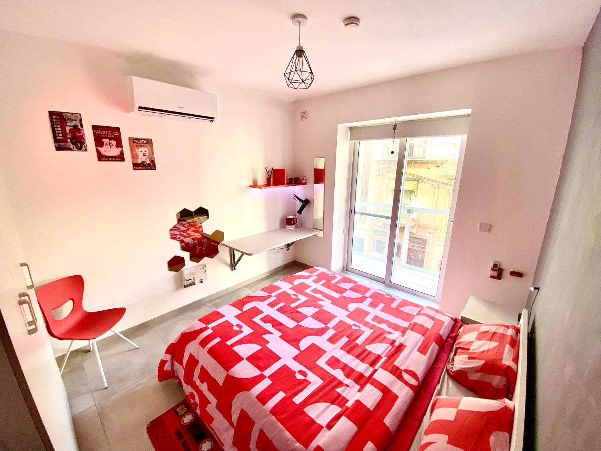 Central Private En-Suite With Balcony In Shared Residence Pietà Exterior foto